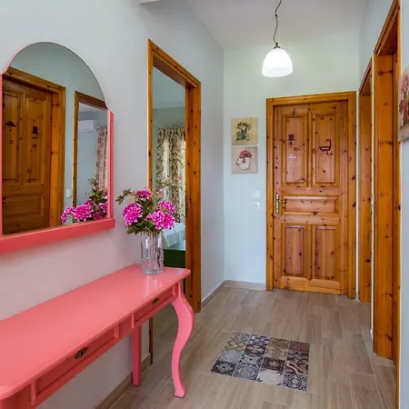 Sotiria Lux Vilă *